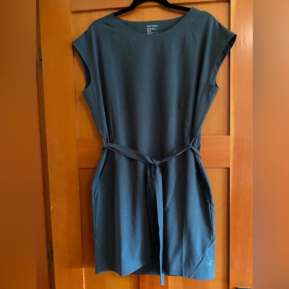 Arc’teryx dress, worn once. Xs.
